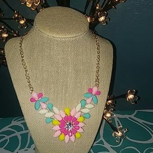 Colored fashion necklace
